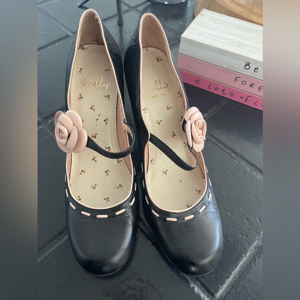 Shelly’s of London Heel Pink Black with flower Size 39
